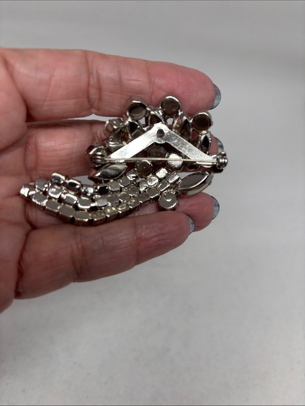 Beautiful Vintage Rhinestone Brooch - Picture 7 of 13